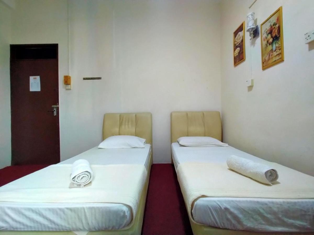 สปอต ออน 89994 อาร์แซด โกลด์ โฮเต็ล Hotel Kuala Kerai ภายนอก รูปภาพ