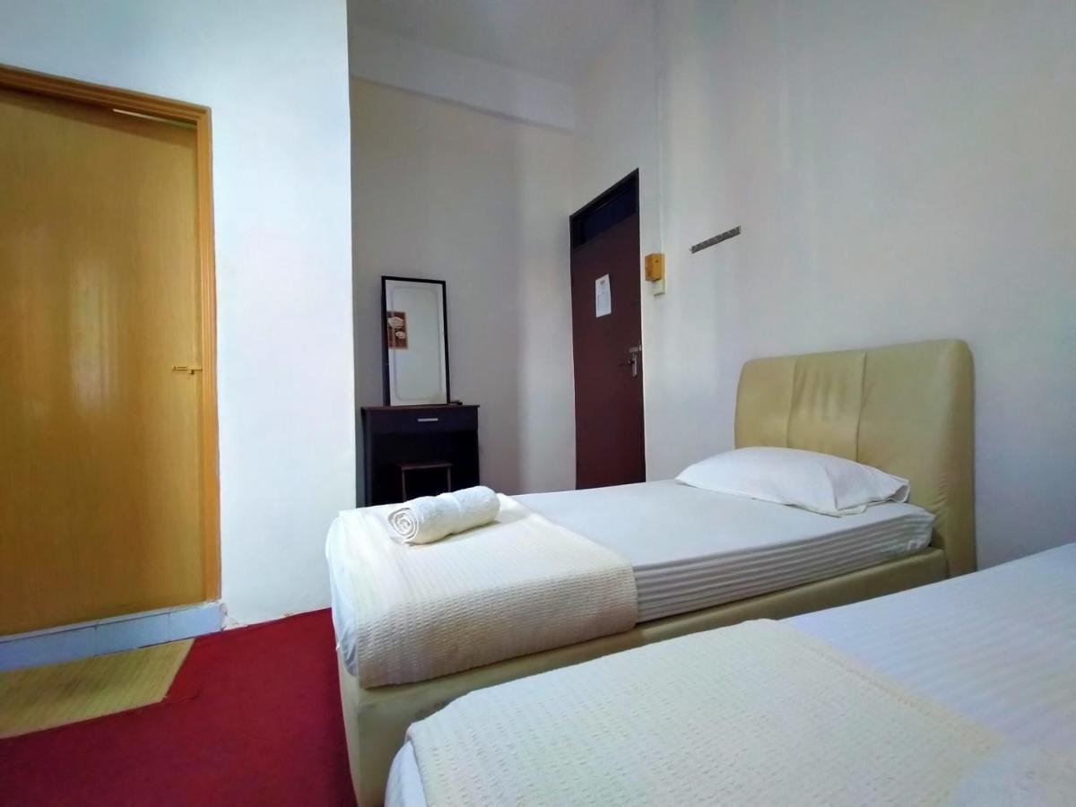 สปอต ออน 89994 อาร์แซด โกลด์ โฮเต็ล Hotel Kuala Kerai ภายนอก รูปภาพ