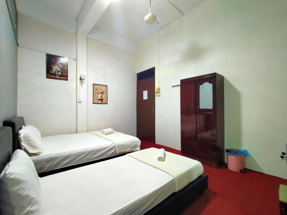 สปอต ออน 89994 อาร์แซด โกลด์ โฮเต็ล Hotel Kuala Kerai ภายนอก รูปภาพ