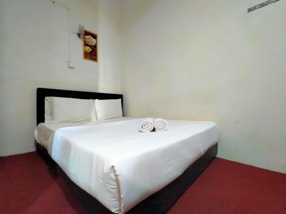 สปอต ออน 89994 อาร์แซด โกลด์ โฮเต็ล Hotel Kuala Kerai ภายนอก รูปภาพ